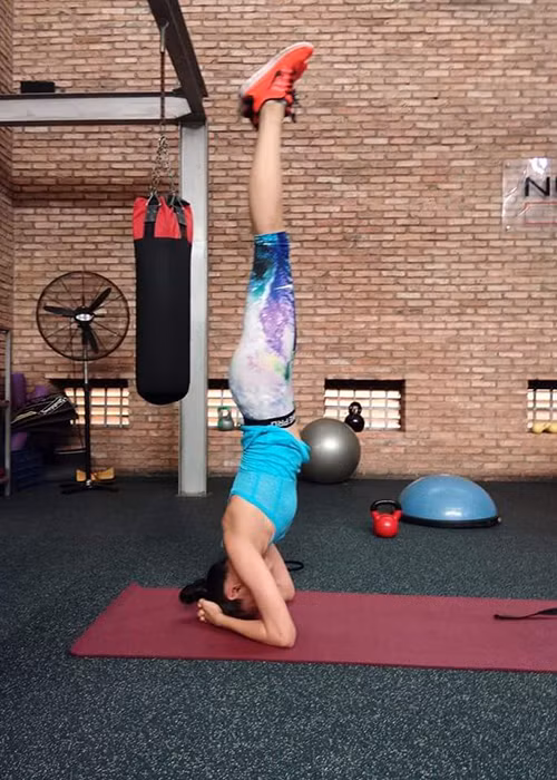 Trước khi “Bright” khởi quay, Ngô Thanh Vân đã trải qua quá trình chuẩn bị kỹ lưỡng cho vai diễn của mình. Theo lời nữ diễn viên, cô phải học bắn súng, tập võ và tập thể lực ở phòng gym. (Ảnh: FBNV)