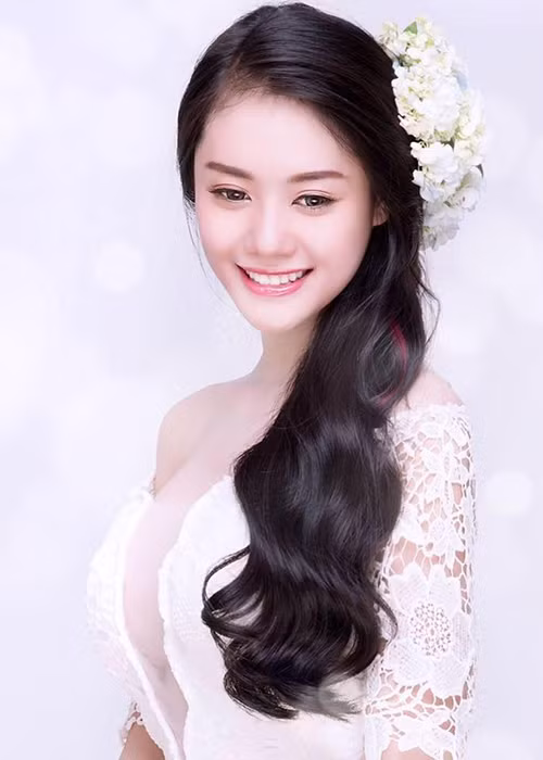 Chân dài sinh năm 1990 gần đây trở thành tâm điểm của dư luận khi bị tố là người thứ ba khiến cuộc hôn nhân giữa Lâm Vinh Hải và Phương Châu tan vỡ. (Ảnh: FBNV)