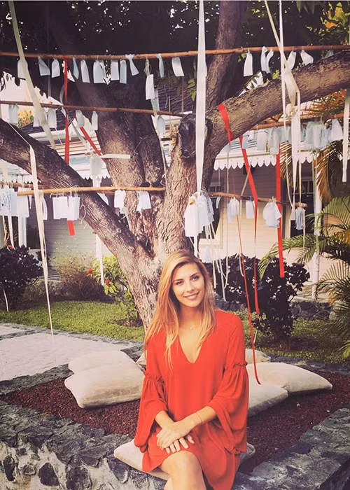 Người đẹp sinh năm 1994 từng bật mí cô có một nốt ruồi nhỏ trên mí mắt phải và nghĩ rằng đó là bùa may mắn của mình. (Ảnh: Instagram nhân vật)