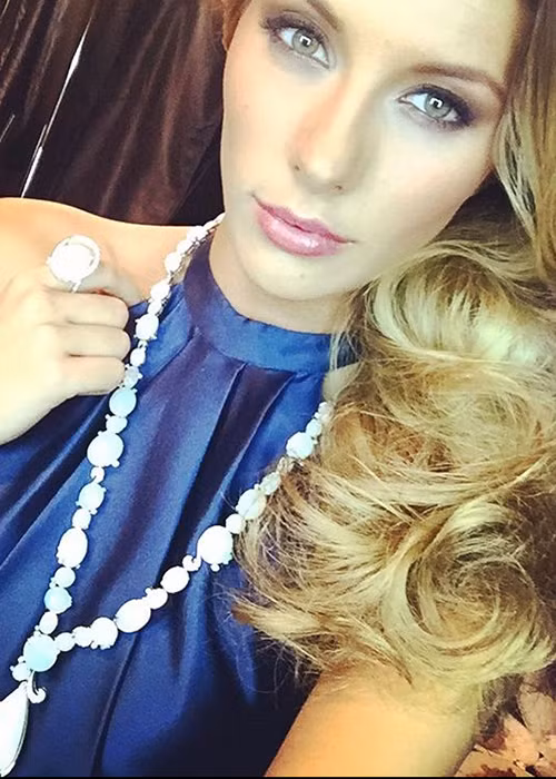 Camille từng học kinh doanh và mong muốn làm việc trong môi trường báo chí. (Ảnh: Instagram nhân vật)