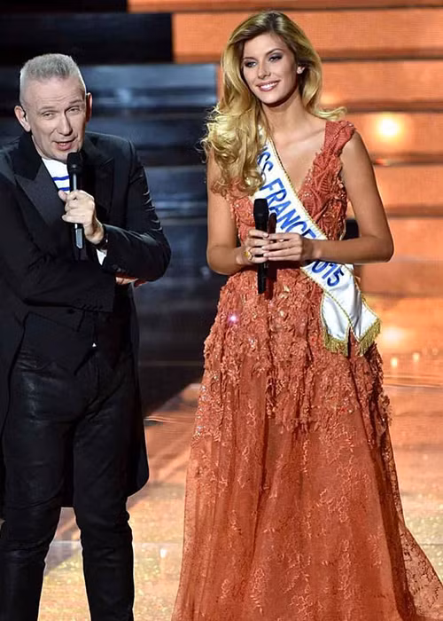 Ở tuổi 16, Camille tham gia cuộc thi sắc đẹp đầu tiên mang tên Elite Model France và được kí hợp đồng làm người mẫu sau khi lọt vào chung kết. (Ảnh: Instagram nhân vật)