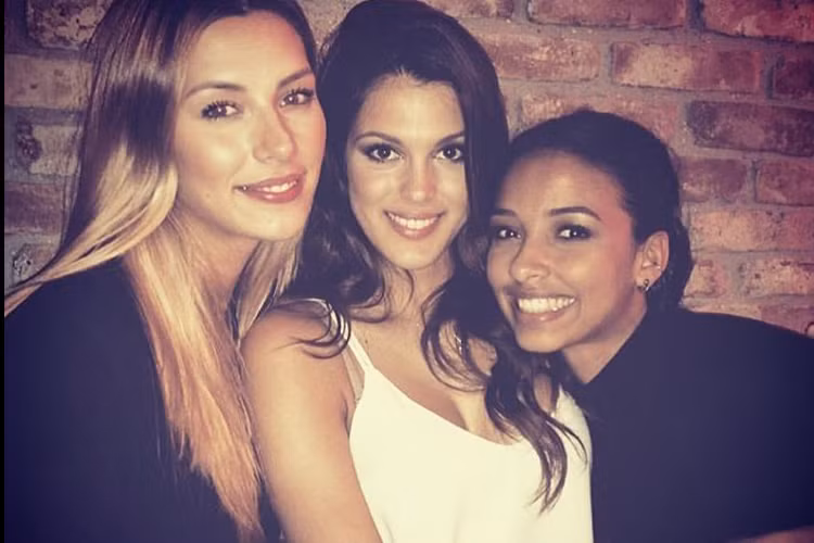 Trong khi đó, theo lời bạn trai Hoa hậu Hoàn vũ - Matthieu Declercq, Hoa hậu Iris Mittenaere và Camille Cerf vốn rất thân thiết nên việc chụp ảnh tình cảm bên nhau không có gì lạ. (Ảnh: Instagram nhân vật)