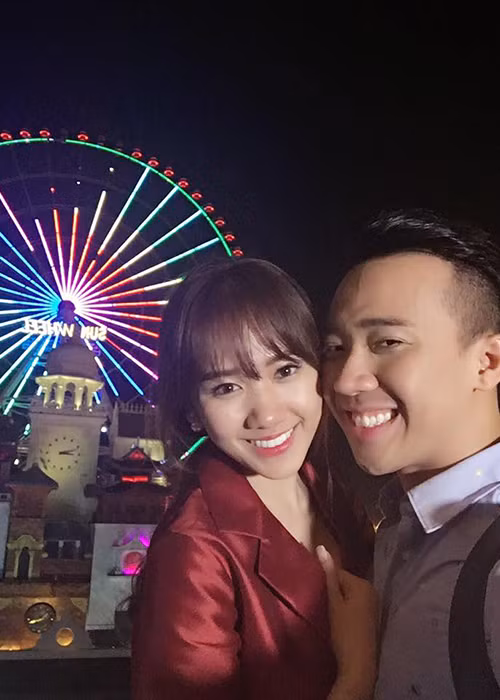 Đối với Trấn Thành - Hari Won, Valentine 2017 sẽ là Lễ Tình nhân đầu tiên sau khi cả hai trở thành vợ chồng. Trước đó, để có được cái kết là đám cưới, đôi tình nhân này đã trải qua bao khó khăn, thử thách. (Ảnh: FBNV)