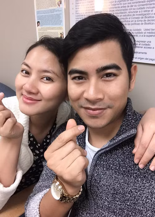 Cặp đôi dự định sau khi con trai đầu lòng cứng cáp sẽ chính thức tổ chức đám cưới. (Ảnh: FBNV)