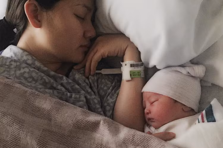 Thông tin Ngọc Lan - Thanh Bình vừa đón con trai nhận được những lời chúc mừng từ bạn bè và khán giả. (Ảnh: FBNV)