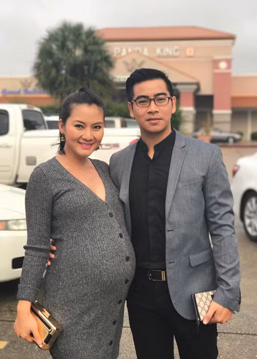 Trước đó, vào khoảng tháng 11/2016, nữ diễn viên phim “Kiều nữ và đại gia” cùng chồng sang Mỹ chờ ngày lâm bồn. (Ảnh: FBNV)