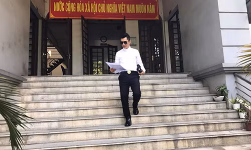 Bao Duy da chinh thuc nop don ly hon Phi Thanh Van