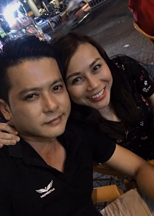 Khi bị chê kém sắc so với chồng, Quỳnh Như lên tiếng mong mọi người không nên nhận xét qua vẻ ngoài bởi sắc đẹp sẽ tàn theo thời gian chỉ tình yêu đích thực mới vĩnh cửu. (Ảnh: FBNV)