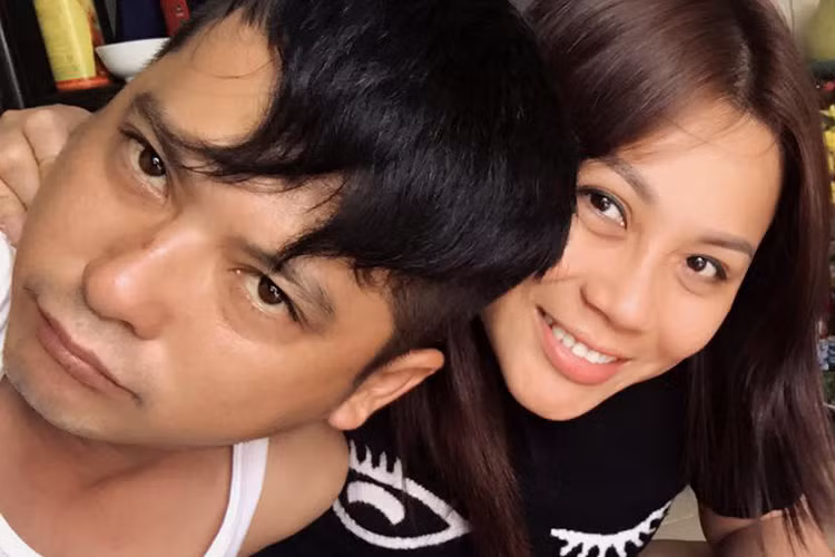 Công khai xuất hiện bên Hoàng Anh chỉ khi đám cưới đến gần, Quỳnh Như tâm sự : “Chỉ muốn âm thầm nép sau lưng "người ấy" mà thôi”. (Ảnh: FBNV)