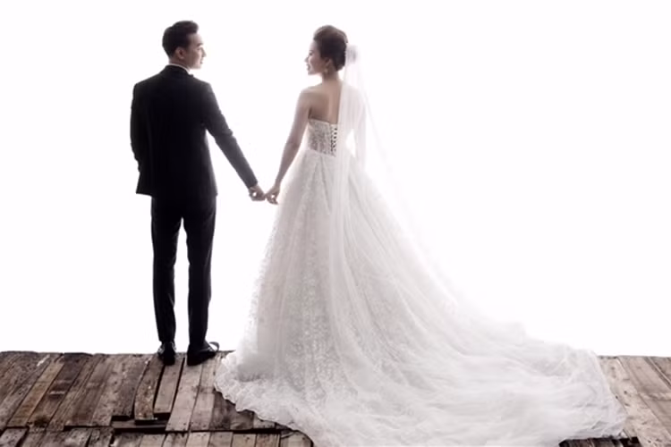 Trước khi đến với Ngọc Hương, MC Thành Trung từng qua một lần đò và đã có một cô con gái chung với vợ cũ. Trong khoảng thời gian hẹn hò, Thành Trung - Ngọc Hương từng gặp sóng gió nhưng cả hai nhanh chóng vượt qua. (Ảnh: Thể thao văn hóa)