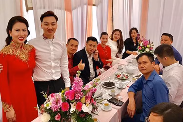 Sau đám hỏi, đám cưới của Thành Trung - Ngọc Hương sẽ diễn ra vào tháng 3 tới đây. Thời gian và địa điểm cụ thể vẫn được nam MC sinh năm 1983 giấu kín. (Ảnh: Vietnamnet)