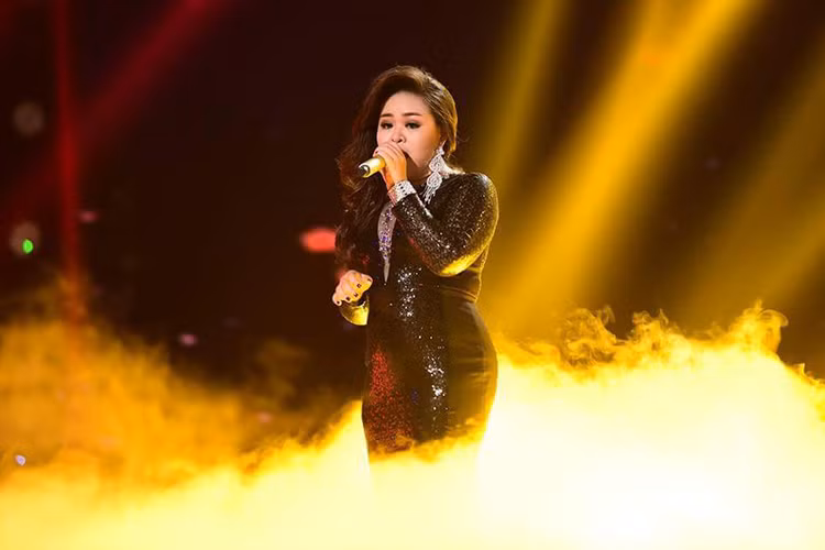 Sau The Voice 2015, giọng ca sinh năm 1993 quyết định giảm cân, thay đổi ngoại hình để đi được đường dài trong làng giải trí. (Ảnh: FBNV)