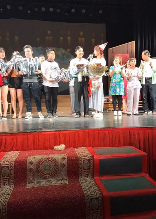  Trấn Thành - Hari Won kết hôn vào cuối tháng 12/2016. Bởi vậy, đây là năm đầu tiên nam danh hài đón sinh nhật cùng bà xã. (Ảnh: Thể thao văn hóa)