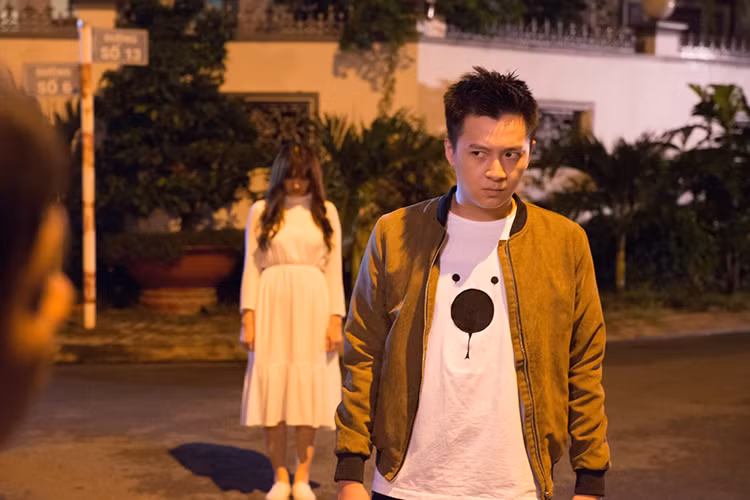 Trong “49 ngày 2”, với mong muốn tìm lại ký ức trước khi tan biến trong vòng 49 ngày, “nàng ma” quyết tâm “ám chặt” “chàng người”. Bộ phim hứa hẹn là một tác phẩm để lại nhiều ấn tượng khó quên bởi tình tiết, nội dung độc đáo và diễn xuất tuyệt vời của dàn diễn viên. (Ảnh: ĐPCC)