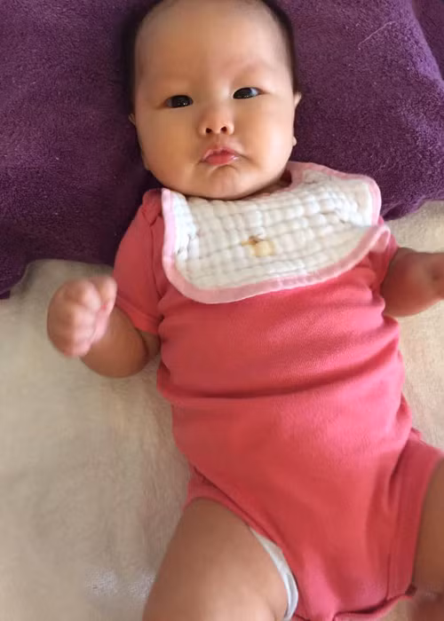 Trên trang cá nhân, Phan Như Thảo thường xuyên cập nhật hình ảnh thiên thần nhỏ của mình đến khán giả. (Ảnh: FBNV)