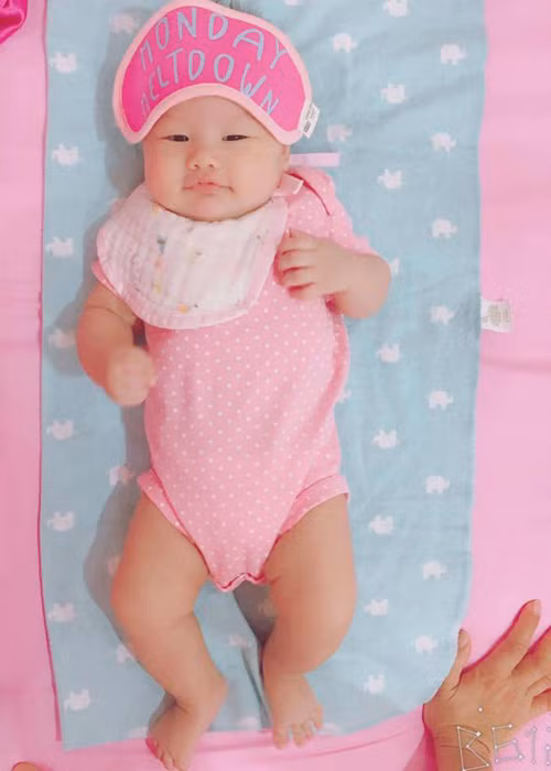 Con gai dang yeu giong bo nhu tac cua Phan Nhu Thao