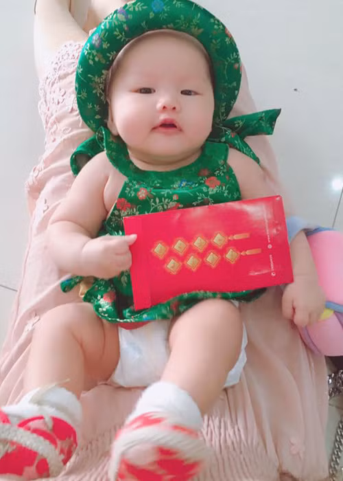 Những hình ảnh mới nhất của con gái Phan Như Thảo tiếp tục khiến trái tim của nhiều khán giả phải “tan chảy”. (Ảnh: FBNV)