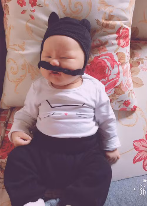 Con gái đầu lòng của Phan Như Thảo ngày càng kháu khỉnh, dễ thương. (Ảnh: FBNV)