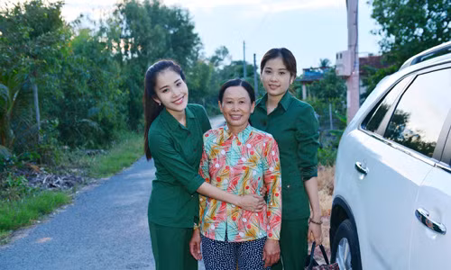 Nam Em noi gi khi bi nguoi tinh cua chi doa kien?