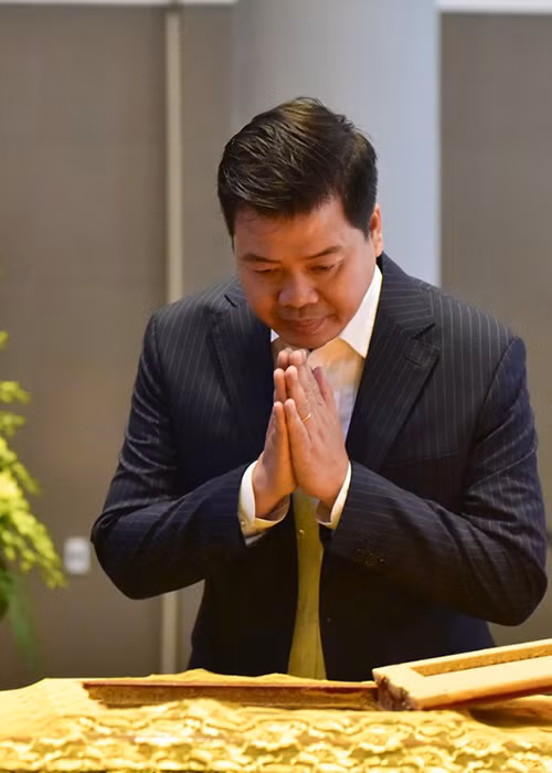 Ca sĩ Đăng Dương cũng kịp tới dự lễ tang vị nhạc sĩ tiền bối.