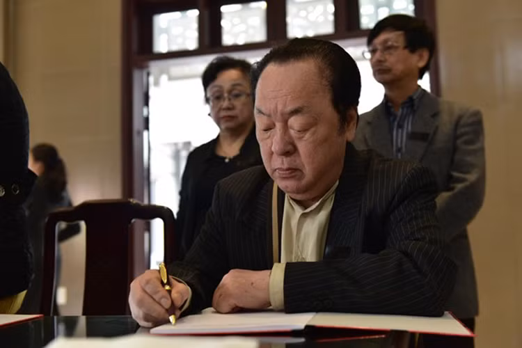 Ông viết lời tưởng nhớ cuối cùng dành cho người đã khuất. Nghệ sĩ Chào sông Mã viết: "Những tác phẩm của anh em còn nhớ mãi. Anh đi rồi còn ở lại mãi trong tim chúng em. Anh ơi nhớ anh nhiều, thương anh nhiều".