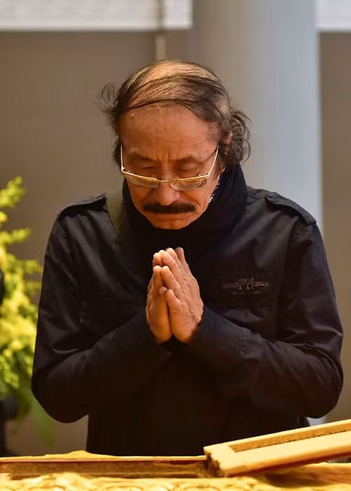 Nhạc sĩ Nguyễn Cường gọi cố nhạc sĩ Hoàng Dương là "người thầy lớn của chúng tôi. Thầy đã viên mãn, trọn một đời cống hiến cho âm nhạc và cho các thế hệ học trò".