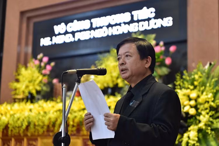 Sau đó, nhạc sĩ Đỗ Hồng Quân, đại diện Hội nhạc sĩ Việt Nam, lên đọc điếu văn.