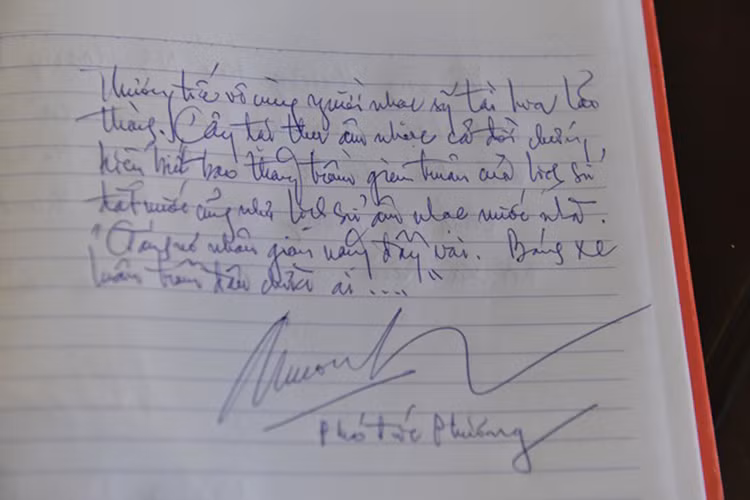 Nhạc sĩ Trên đỉnh Phù Vân viết lời tiễn biệt người đã khuất.