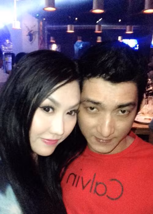 Còn nhớ, khi mới công khai hẹn hò Phi Thanh Vân, Bảo Duy vướng nghi vấn là người đã có vợ con và là người đồng tính. Thời điểm này, Phi Thanh Vân không ngại lên tiếng bảo vệ bạn trai, thậm chí thách thức dư luận “nếu có bằng chứng hãy đưa ra”. (Ảnh: FBNV) 