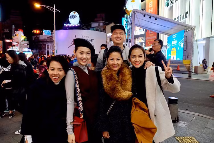 Sao Viet no nuc du xuan o nuoc ngoai-Hinh-4