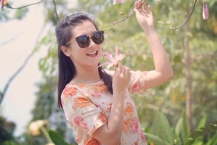 Khi còn công tác tại Đài truyền hình Hà Nội, Khánh Trang từng là một trong những nữ MC xinh đẹp nhất. (Ảnh: FBNV)