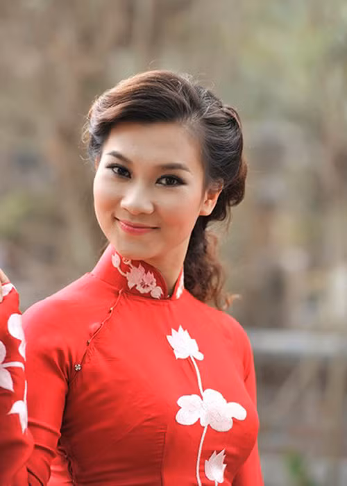 Tại Đài truyền hình Hà Nội, Khánh Trang còn làm MC cho nhiều chương trình: “Lắng nghe cơ thể bạn”, “Giấc mơ có thật - Người Tràng An - Người Hà Nội”, “Bản hùng ca Hà Nội”...(Ảnh: Đại Lộ)