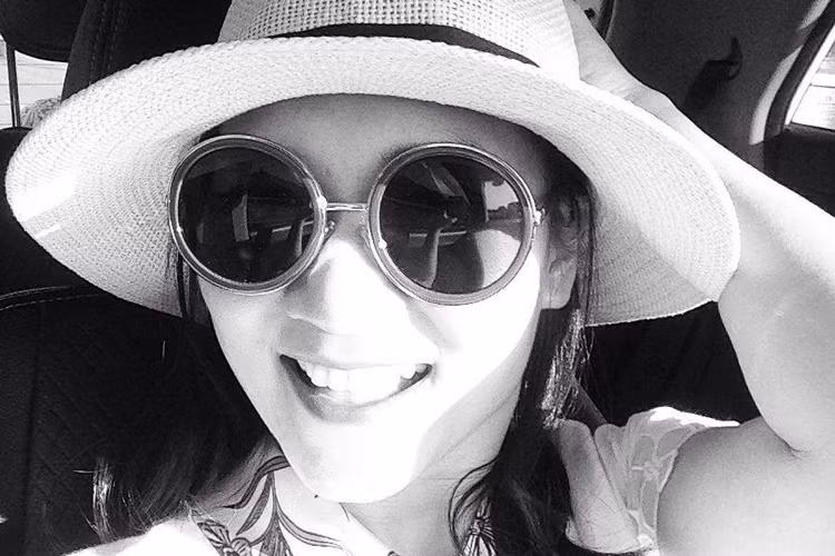 Nữ biên tập viên 8x được khán giả yêu mến bởi lối dẫn chuyên nghiệp và duyên dáng. Cô còn gây chú ý nhờ vẻ ngoài ưu nhìn. (Ảnh: FBNV)