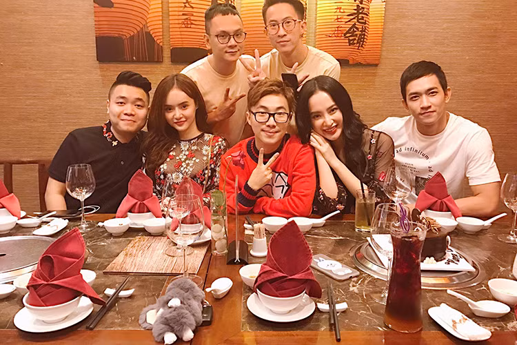 Kể từ khi đóng máy phim “Sứ mệnh trái tim”, Angela Phương Trinh và Võ Cảnh thường xuyên gặp gỡ làm dấy lên tin đồn cặp đôi phim giả tình thật. (Ảnh: FBNV)