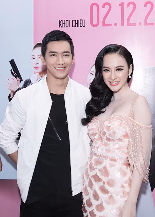 Võ Cảnh đến chúc mừng Angela Phương ra mắt bộ phim “Vệ sĩ, tiểu thư và thằng khờ” tại TP HCM. (Ảnh: FBNV)