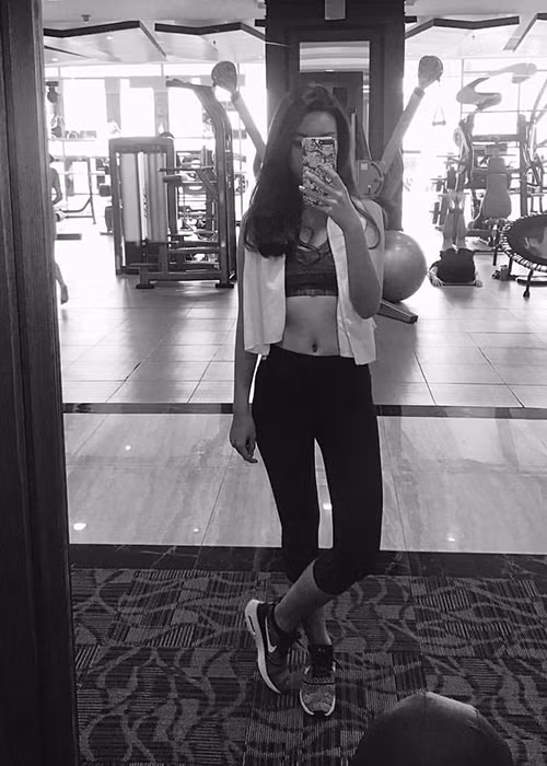 Hoa hậu Việt Nam 2016 vẫn thường xuyên tới phòng gym tập luyện để giữ vóc dáng thon gọn. (Ảnh: FBNV)