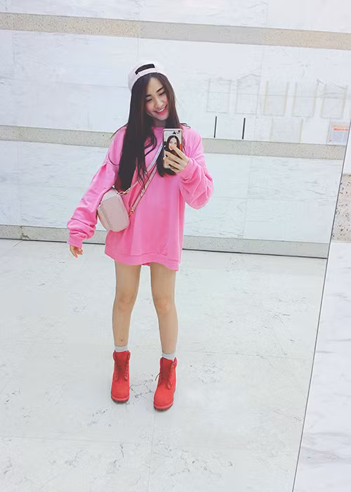 Hòa Minzy vui vẻ khi không còn sở hữu gương mặt tròn trịa, "hai cằm" hay đôi chân to không mấy đẹp mắt. (Ảnh: FBNV)