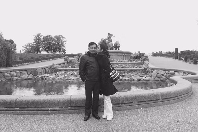 Được biết, Thu Ngân sinh năm 1996, kém ông xã 19 tuổi. Trước đám cưới, cô và Doãn Văn Phương đã hẹn hò trong bí mật. (Ảnh: FBNV)