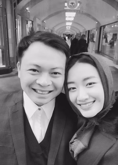 Trước ngày lấy chồng, Thu Ngân từng tâm sự: “Sẽ đến một ngày bạn muốn vì một ai đó mà trở thành 1 người vợ hiền, 1 người mẹ tốt, 1 người con dâu thảo, 1 người bạn thân nắm tay anh đến cuối cuộc đời”. (Ảnh: FBNV)