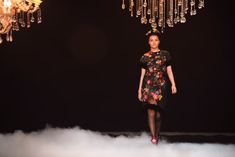 Tham gia trình diễn thời trang, Hồng Quế mong khán giả thông cảm vì cô đang nuôi con nhỏ nên không muốn giảm cân.