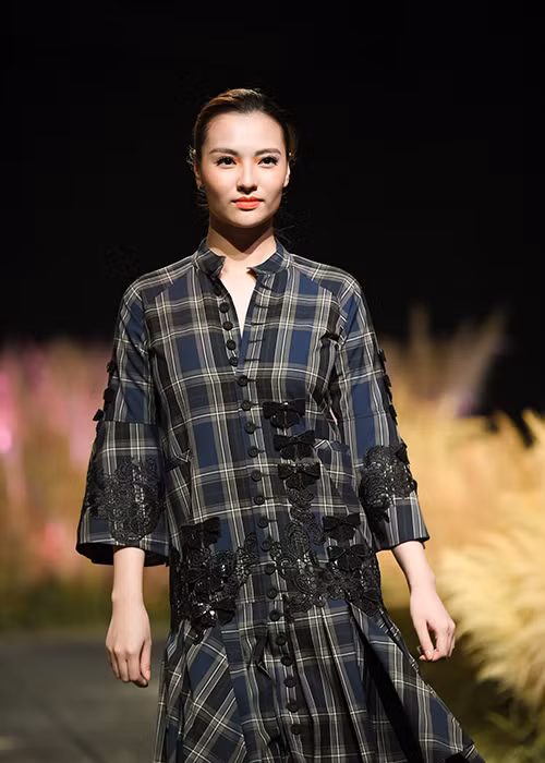 Từng dính nhiều ồn ào nhưng kể từ khi mang bầu và sinh con gái, Hồng Quế đã có những thay đổi tích cực.