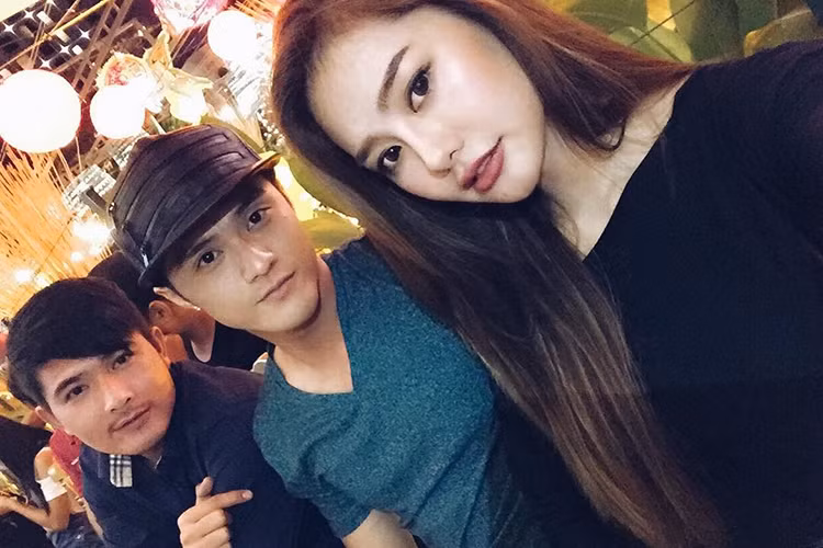 Lâm Vinh Hải và Linh Chi vướng nghi vấn đã yêu nhau trong khi đóng chung phim “Găng tay đỏ”. Thời điểm này, nam vũ công vẫn chưa ly hôn. (Ảnh: FBNV)