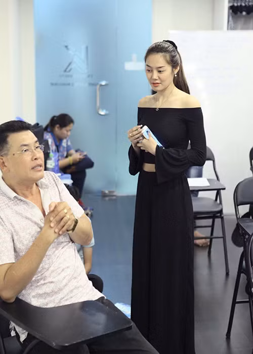 Ngoài tất bật với công việc, bạn gái mới của Lâm Vinh Hải cũng không e ngại đối mặt với dư luận. (Ảnh: FBNV)