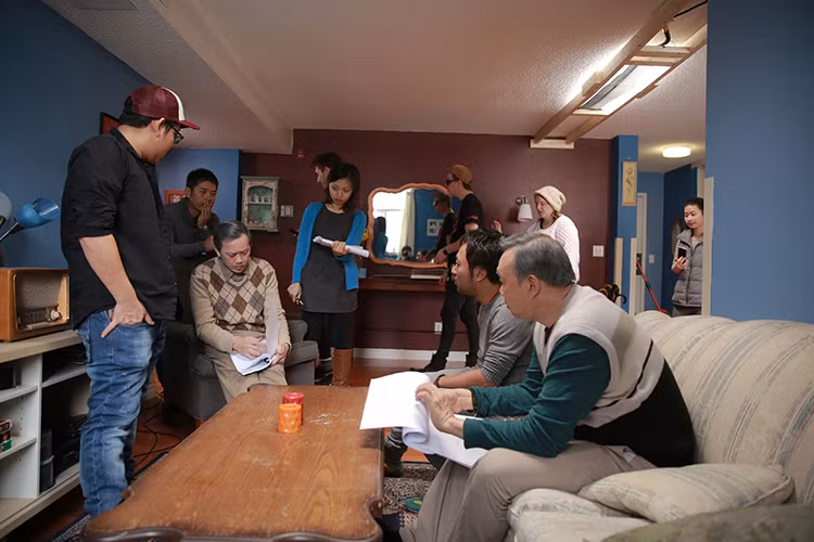 Ngoài danh hài Hoài Linh, Chí Tài, “Dạ cổ hoài lang” còn có sự tham gia của nhiều gương mặt quen thuộc khác như: NSƯT Ngọc Hiệp, NSƯT Thanh Hoàng, Thanh Thủy, Đình Hiếu, Will (cựu thành viên nhóm 365), Thanh Mỹ, Trọng Khang, Hoàng Quân (Ben)… Phim dự kiến khởi chiếu vào ngày 24/3/2017.