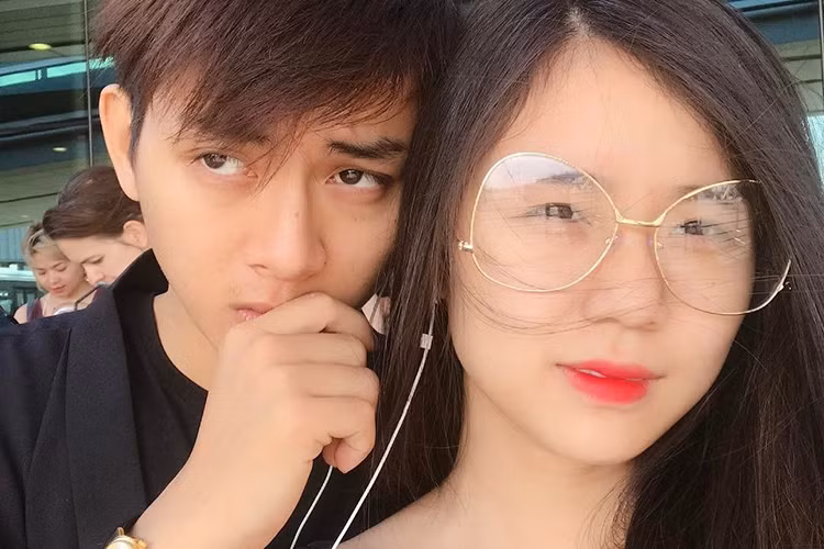 Loat anh ngot ngao cua Hoai Lam va ban gai 20 tuoi