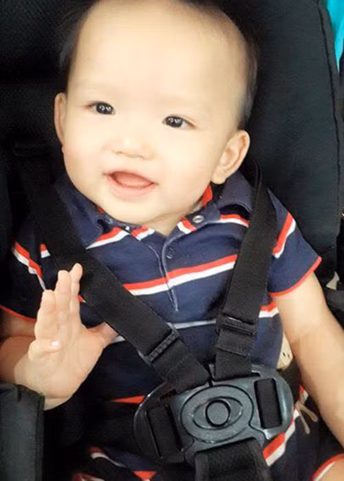 Con trai của Phi Thanh Vân và Bảo Duy rất hay cười và ngoan ngoãn. (Ảnh: Facebook nhân vật)