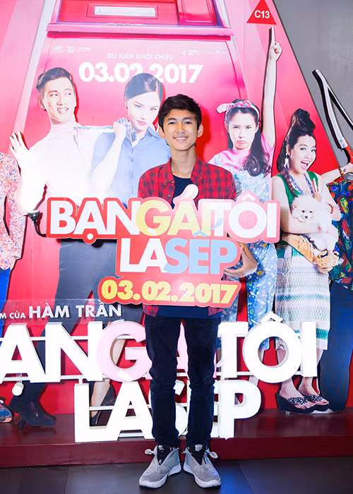 Thịnh Vinh - diễn viên phim “Tôi thấy hoa vàng trên cỏ xanh” cũng đến thưởng thức bộ phim “Bạn gái tôi là sếp”.