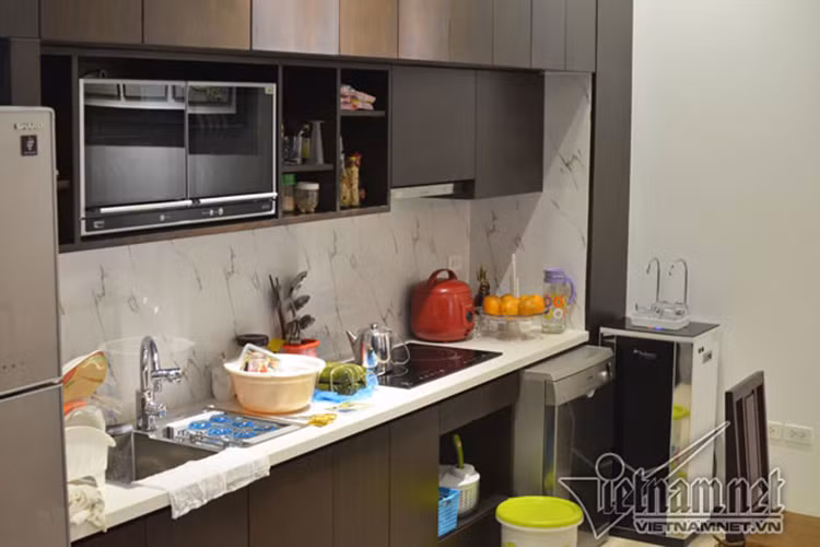 Khu vực nấu nướng sạch sẽ của nhà Quang "Tèo". 