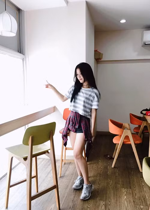 Sara cùng bố là hướng dẫn viên du lịch sang Việt Nam sinh sống đã được 7 năm. Vì vậy, cô nói tiếng Việt rất trôi chảy. (Ảnh: FBNV)