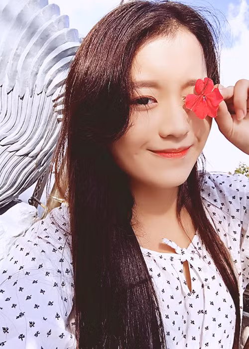 Sau khi tập 1 Giọng hát Việt 2017 lên sóng, trang cá nhân của của Sara đã tăng lượng theo dõi khá nhanh. (Ảnh: FBNV)